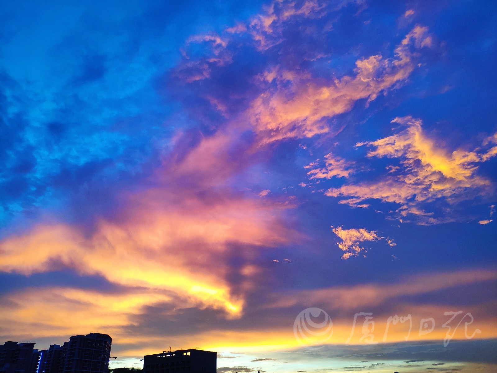 北京现绝美双彩虹 绝美火烧云 双彩虹全城刷屏,你